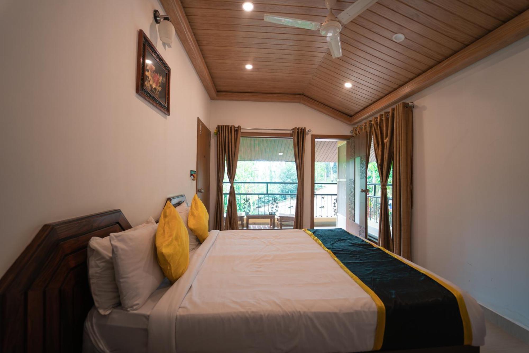 Kingmaker'S Plantation With River Stream Madikeri Bagian luar foto